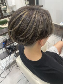シリー(SILLY)の写真/人気のデザイン《ツイストスパイラルパーマ・フェザーパーマ》トレンドを取り入れた最旬スタイルに！