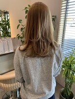 コンネ(CONNE.)&nbsp;高明度ベージュカラー×レイヤーカット