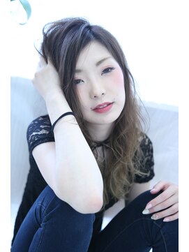 アッシュヘアー アンニュイ×ラフウェーブ