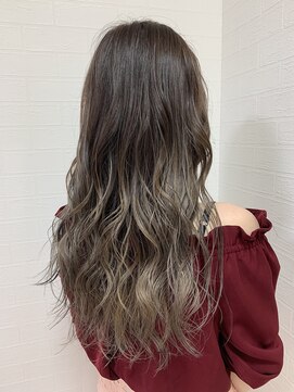 ディスオモテサンドウ 表参道(This OMOTESANDO) 大人気のグレージュカラー!