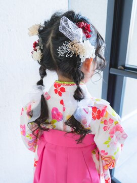 ヘアデザイン ステラ(hair design sTella) 可愛いブリザードフラワーとリボンを使ったツインテール