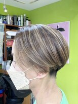 シースティア(siistia)&nbsp;ハイライトミックスのショートスタイル。