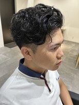 ヒュイル バイ ニアウ(Hwyl by Niau) メンズマッシュセンターパートスパイラルパーマニュアンスパーマ