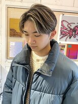 ルーム(Loom.)&nbsp;センターパートハイライトマッシュスタイル