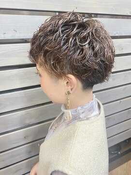 アール(R) ショートパーマスタイル