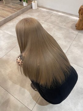 ウタリ(utari) 黒髪から大イメチェン【難波 桜川/ケアブリーチ】