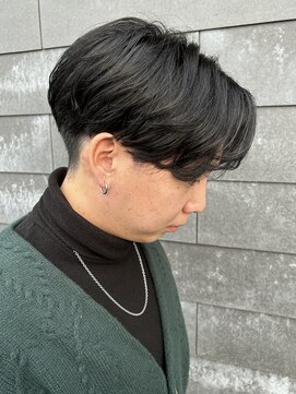 ヒュイル バイ ニアウ(Hwyl by Niau) MEN’S HAIRセンターパートスパイラルパーマニュアンスパーマ