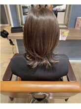 軽いのにまとまる、大人女性に嬉しい質感