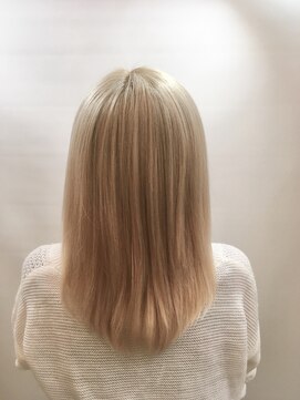 ラフューネ(Raffune) ふんわりミディアムレイヤー