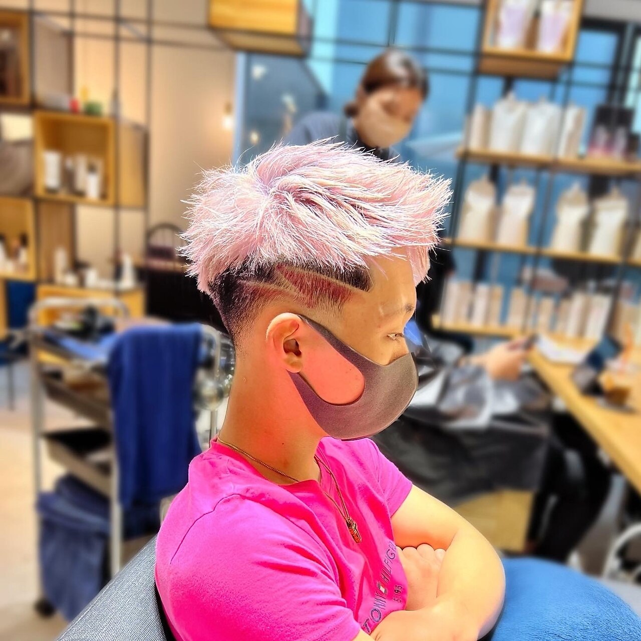 ホワイトピンク×ジェットモヒカン×バリアート×フェードカット