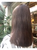 透明感グレージュカラーのストレートヘア uiic 中平鮎歌