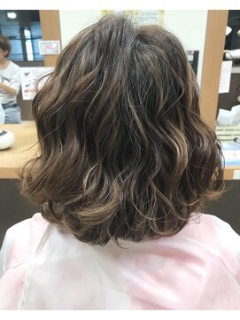 リアン(Lien) 大人ウェーブボブ×バレイヤージュ/赤味抹殺/20代30代40代