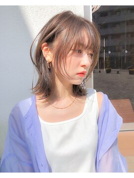 リタ(Lita) 外ハネくびれレイヤー/小顔/20代30代40代