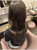 オリーブグレージュ