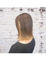 ニキータ(NIKITA)&nbsp;大人グレージュ×ベージュインナーカラー 切りっぱなしボブ