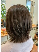 ユートラクト 守口竜田通り店(U-tract)&nbsp;ミディアムレイヤー　白髪活かしハイライト　30,40代