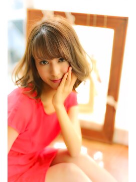 ローレン(LOREN) 【RUCE】外国人風大人かわいい“重めボブミディ”ボブ小顔カット