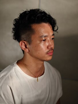 ルーミス バズヘアー(Loomis Buzzhair) 2ブロモヒパーマ