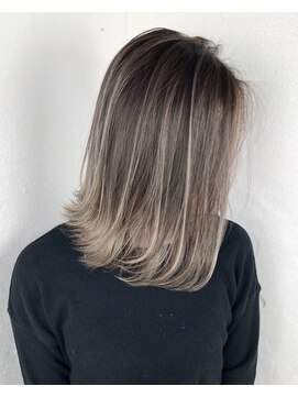 アービング(a'bing) stylist伊良部 外国人カラー コントラストバレイヤージュボブ