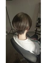 美容室 イズ 館林店(Iz)&nbsp;マッシュボブ_アッシュグレー_ウェーブパーマ耳かけ