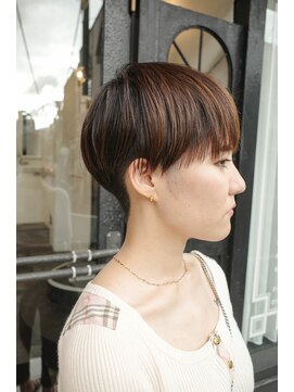 カムジーヘッドカミノウラ(COMEGHEAD KAMINOURA) 刈り上げマッシュショート