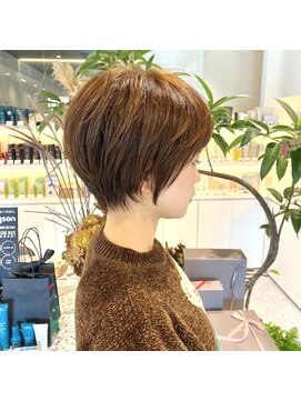 アーティザナル ニノミヤ(artisanale) ベージュ形ショートヘア