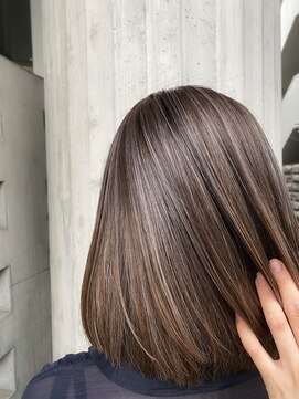 リバレッジ 広尾(Leverage) 細めハイライトアッシュベージュ【恵比寿/広尾】担当：柴崎 麻緒