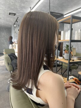 タイ(~tie.) 外はねセミロング