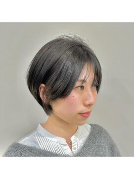 シシ 大宮(She 2.) 大人ショートボブ/ホワイトグレージュ/ブリーチ/ダブルカラー