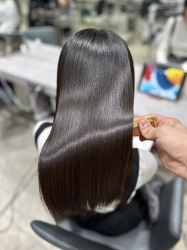 キュア 表参道(CURE) 美髪矯正［髪質改善/縮毛矯正/表参道駅］