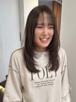 ローネス(LONESS)&nbsp;ロングレイヤー　くすみベージュ　顔まわりレイヤー