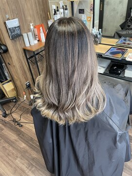 ラル(Lull) 【グレージュバレイヤージュ】before after /アルカリ酸熱/個室