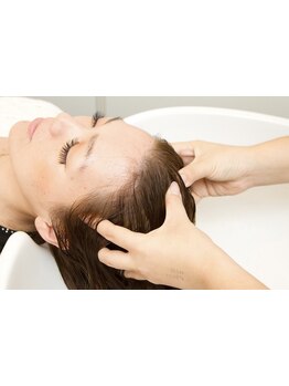 あまりの気持ちよさにぐっすり寝れる方も♪髪の芯から潤いを与え髪本来の美しさへと導く極上の癒し時間