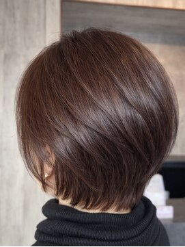 ディシェーレローブ(die Schere Lob) 品よくまとまる、大人のツヤ感ショートボブ