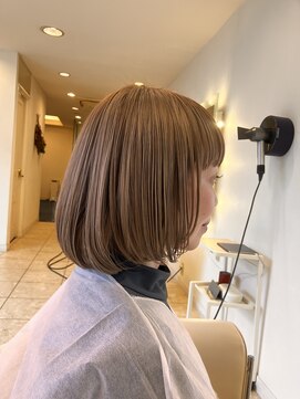 サロン ド コワフュールシェ トモ(salon de coiffure chez tomo) ハイトーンボブ