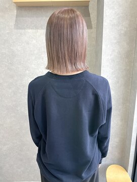 ムード カナザワ(mood kanazawa) 寒色ミルクティーベージュ×外はねボブ