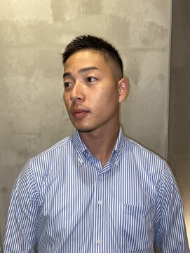 フランクスバーバーザスタンド(Frank’s barber the stand) スペインカール/スパイキーショート/フェザーパーマ/飯田橋