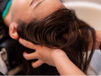 ヘアアンドスパ コー(hair&spa KO)の写真/日頃の疲れのケアだけでなく血行を促進して美しい髪に。落ち着いた空間でリラックスしてお過ごしください♪