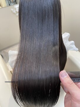 シュヴーブリヤン(cheveux brillants) 【梅雨に負けない艶髪へ】乾かすだけで品よくまとまる髪に