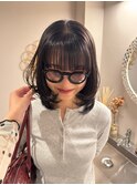 顔まわりレイヤーカットミディアムヘア透明感オリーブグレージュ