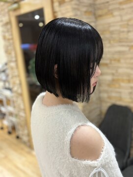 アロマ ヘアー ルーム 新宿3号店(AROMA hair room) 切りっぱなしボブ/小顔/前下がりショート/色っぽボブ/艶感/艶髪
