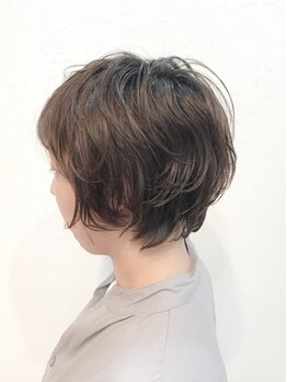 ご自身のくせを活かしたい方は最大限活かしたスタイルを、くせを抑えたい方は必要なだけ抑えたスタイルを＊