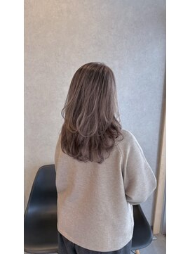 ラリス(Ralis) ミディアムレイヤー/ハッシュカット/ハイライト