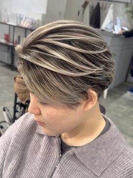 イリ 梅田(ili) ハイコントラストバレイヤージュ