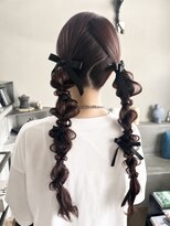 シアン(cyan) リボンアレンジでつくる、大人かわいいツインアレンジ