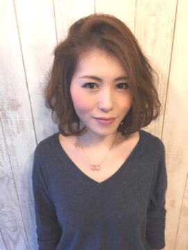 グランドライン(GRAND LINE) グレーベージュボブ　エアリーミディ　大人ヘルシー