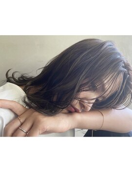 インス(ensue) ensue京都◇ブラウンアッシュ×細目ハイライト大人ミディ◇中島