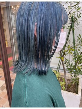 アース コアフュールボーテ 上田店(EARTH coiffure beaute) ネイビーブルーダブルカラー外ハネボブ
