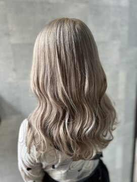 トムキャット(TOM CAT) ホワイトベージュ