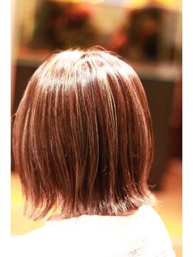 ニライヘアー(niraii hair) 外ハネ ハイライトスタイル